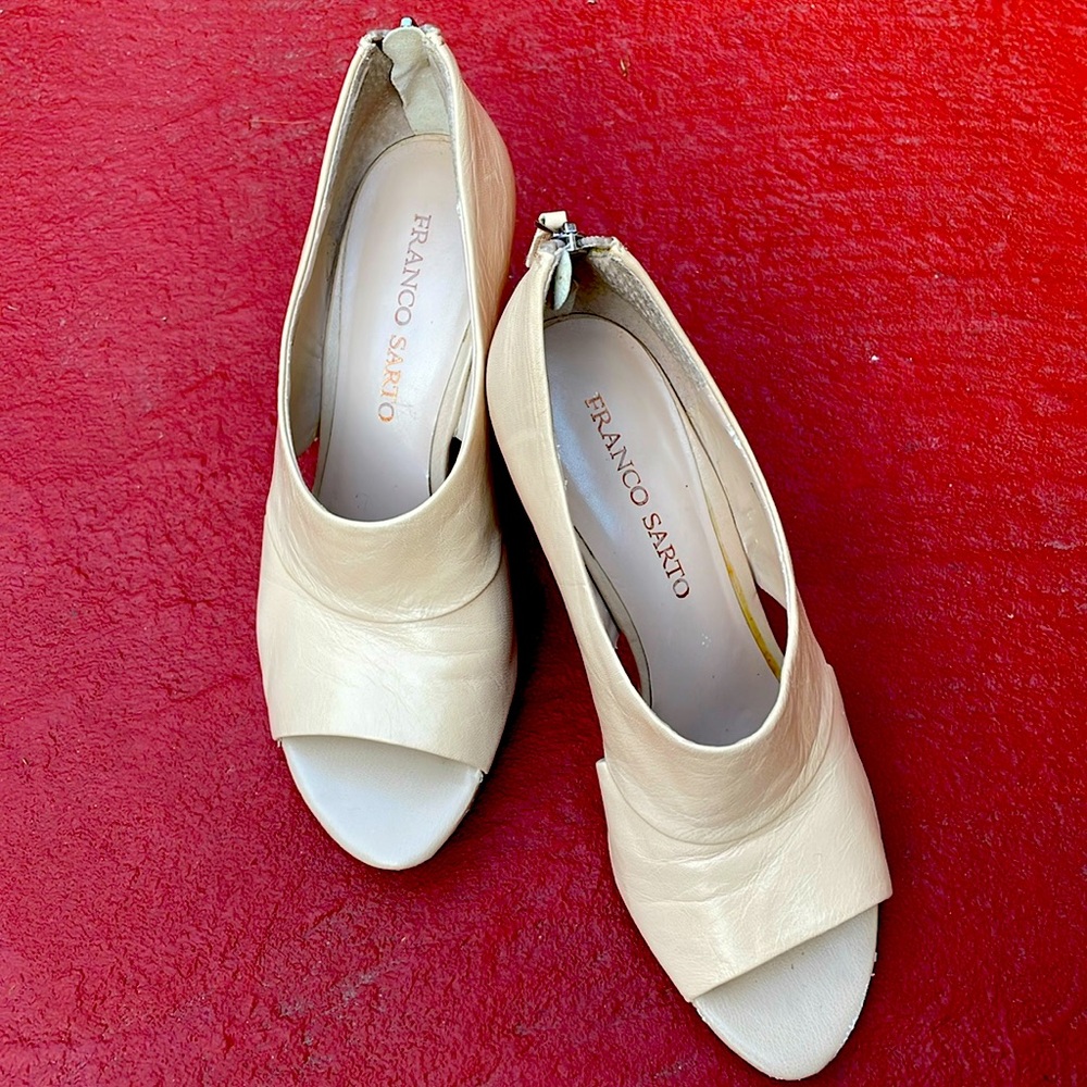 Rarely worn Franco Sarto leather upper heels in a cream/beige color, size 8
